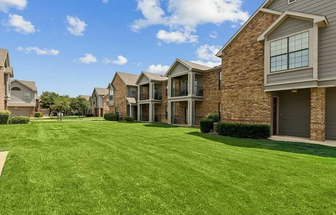 Enclave on Golden Triangle - Exterior - Photo 2 of 16