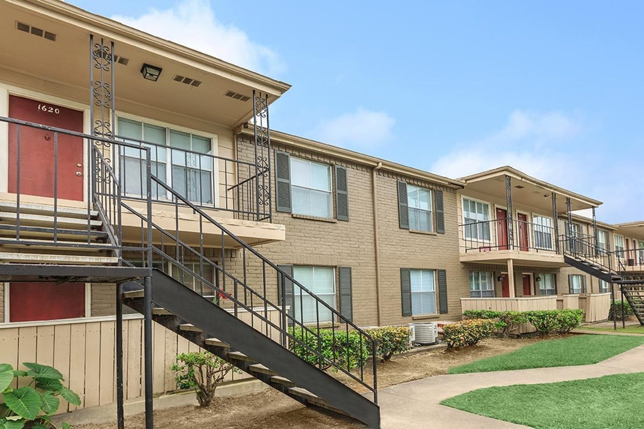 Vista at Westchase - Houston, TX - Photo 1 of 29