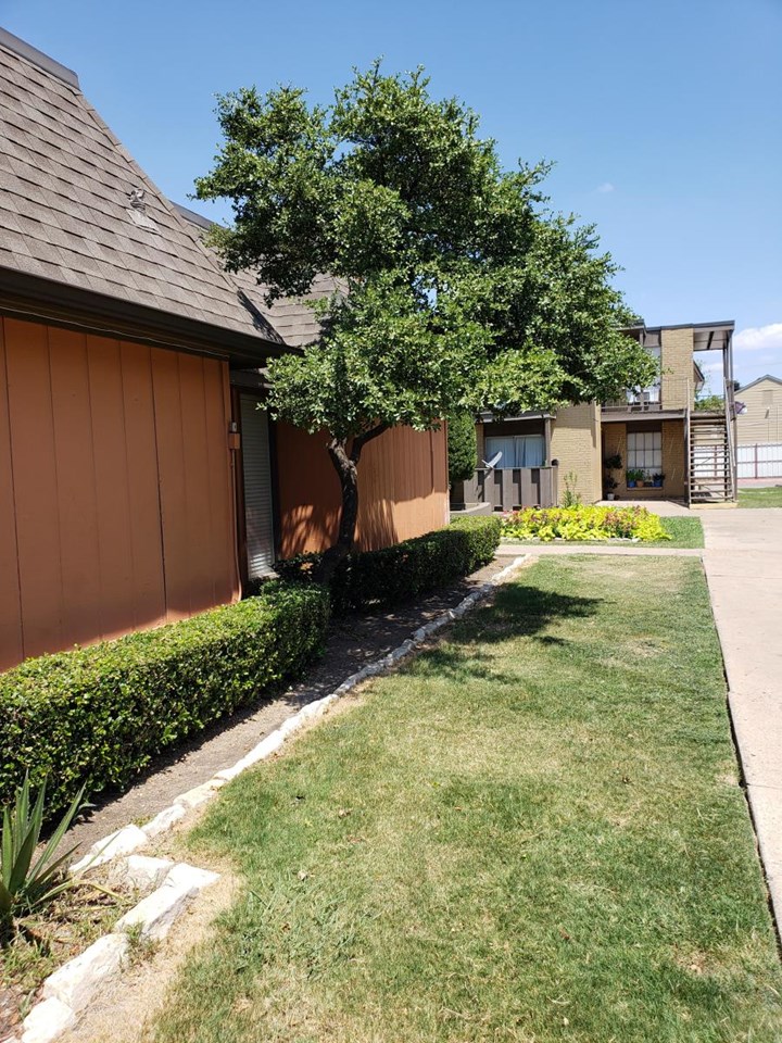 Chapel Brook Dallas 1010+ for 1 & 2 Bed Apts
