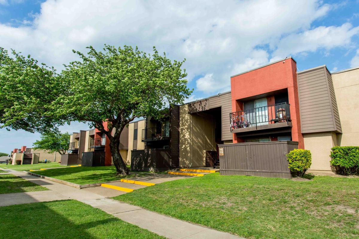 Adira Apartments Dallas 820 For 1 2 3 Bed Apts
