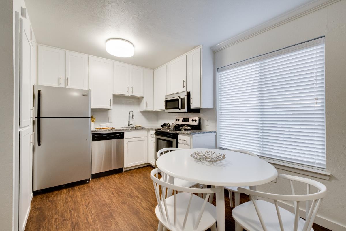 West 1901 - Dining/Kitchen - Photo 6 of 14