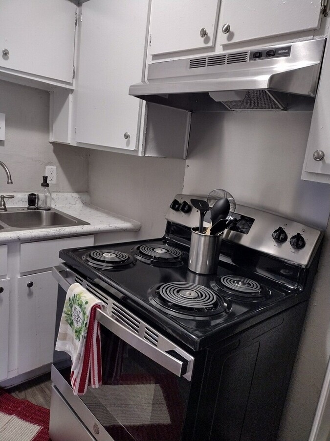 Courtyards at Gateway - Kitchen - Photo 5 of 5