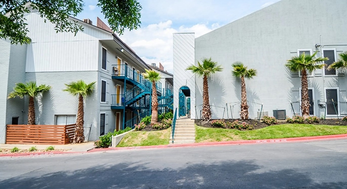 South Shore Apartments Austin 947+ for 1 & 2 Bed Apts