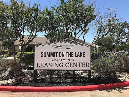 Summit on the Lake Apartments