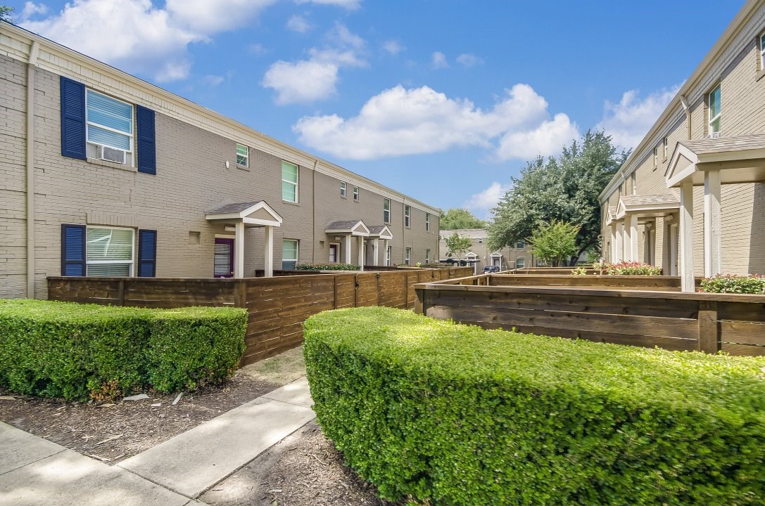 Monroe in Dallas, TX View Photos, Floorplans & Pricing