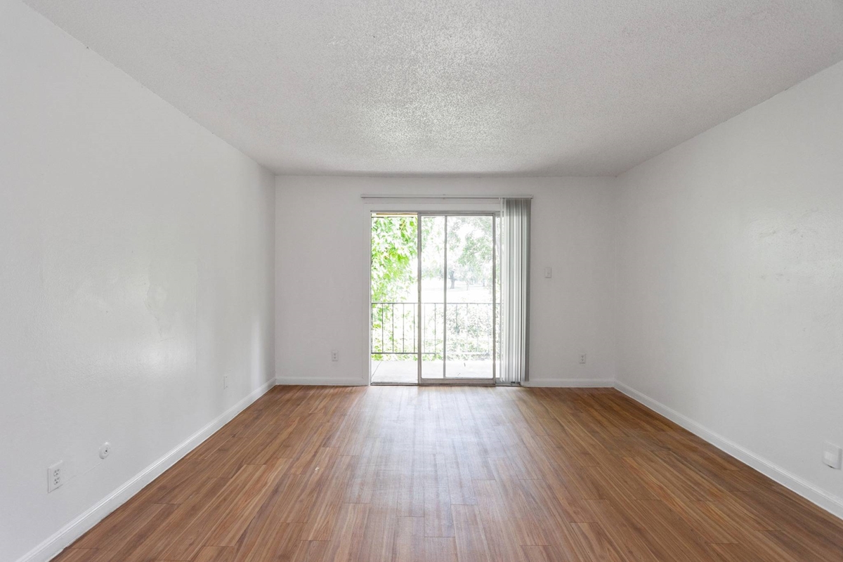Park Pointe - Living - Photo 8 of 15