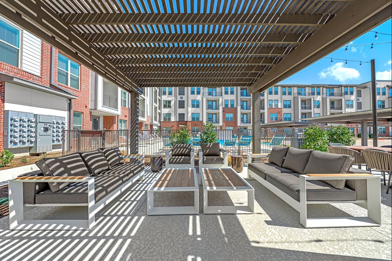 Luxe at Las Colinas - Outdoor Patio - Photo 2 of 14