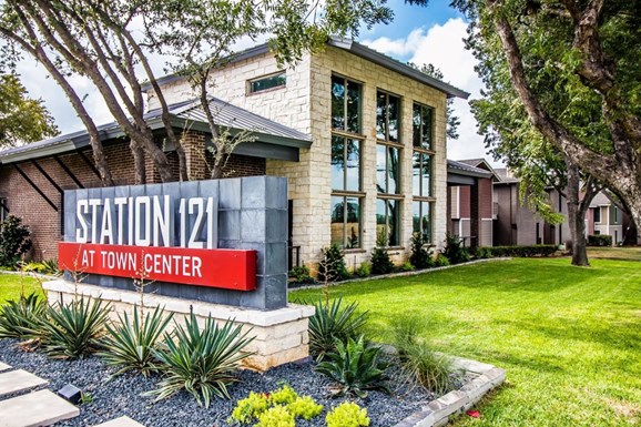 Station 121 at Town Center Apartments