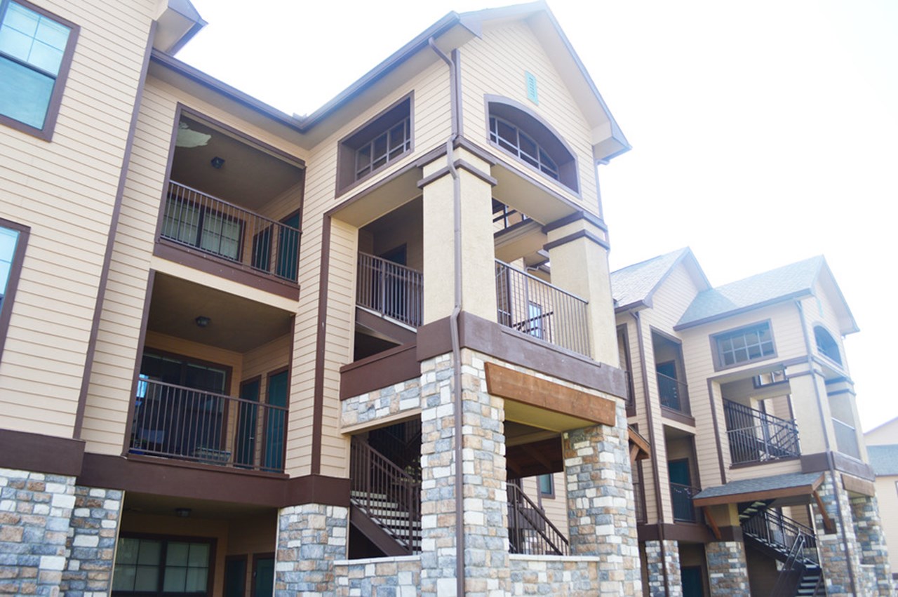 Hunters Cove - Waxahachie, TX - Photo 1 of 27