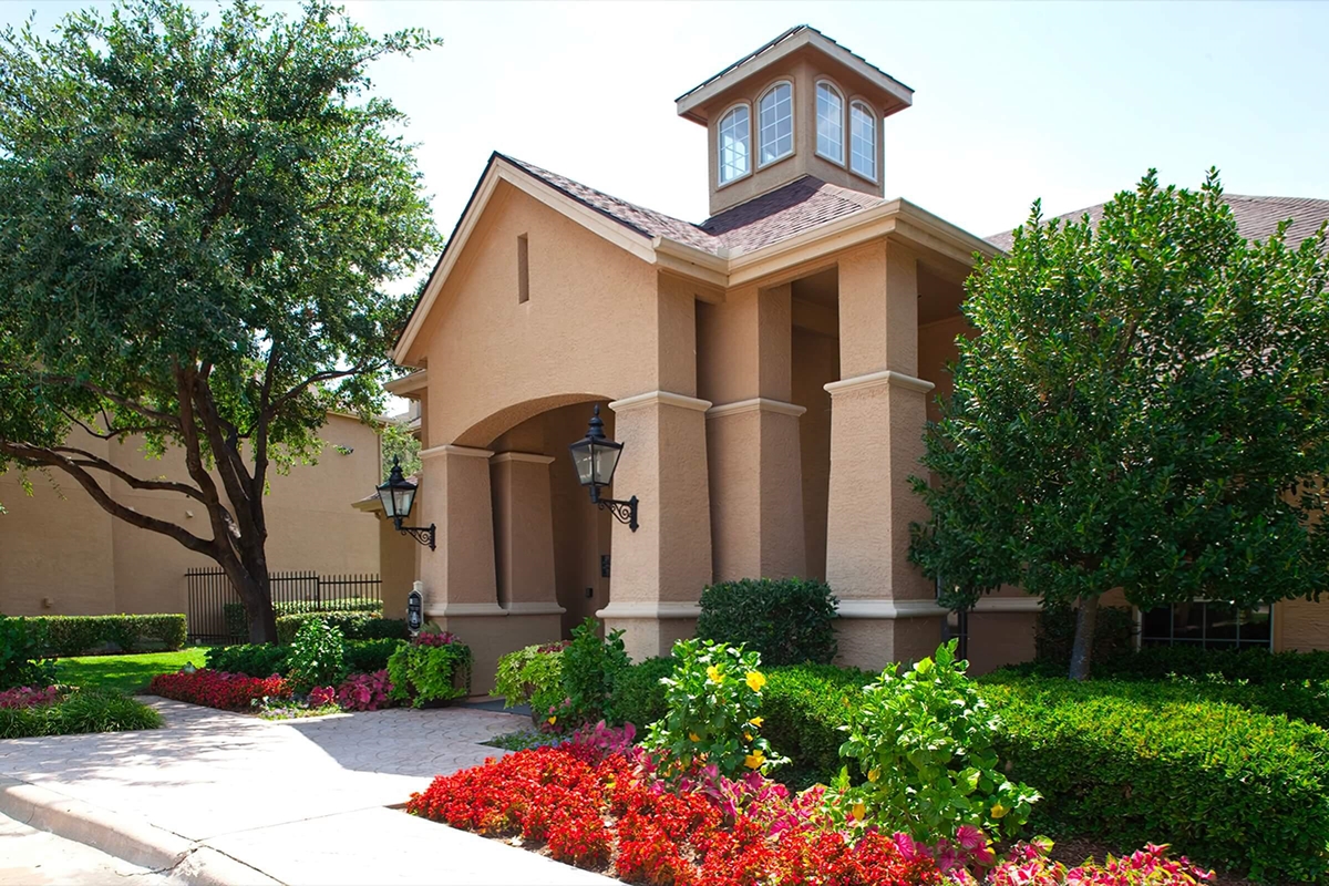 Tides at Plano Apartments 1065+ for 1 & 2 Bed Apts