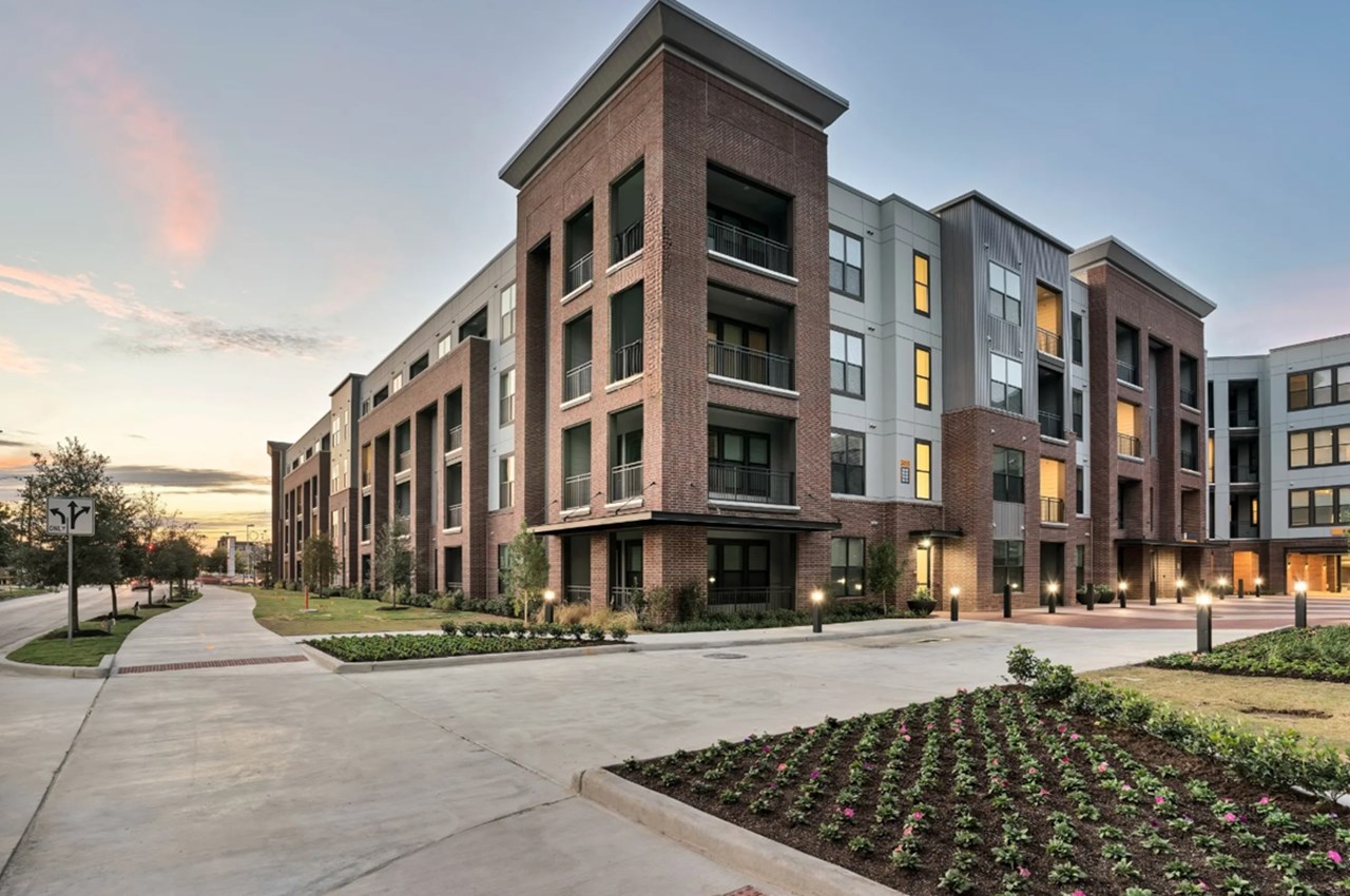 Taylor Heights - Houston, TX - Photo 1 of 12