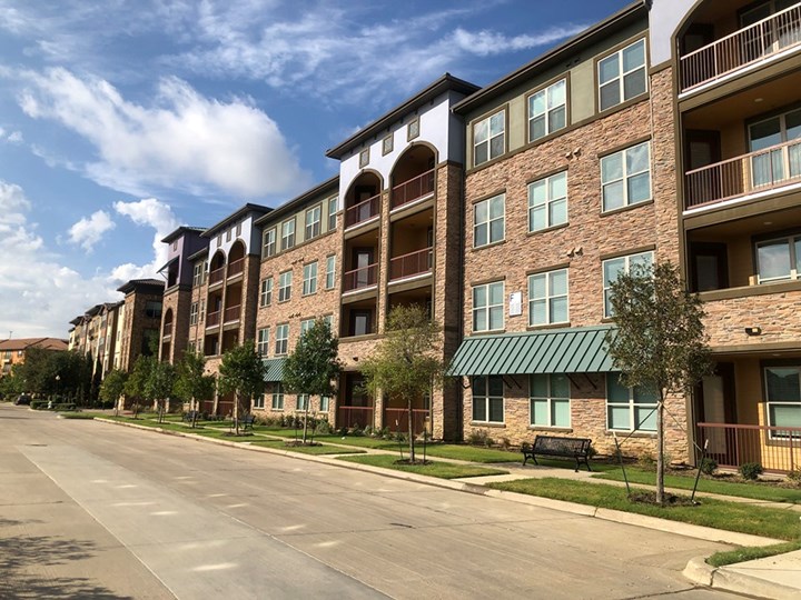 Dominion at Mercer Crossing Farmers Branch 1389+ for 1, 2 & 3 Beds