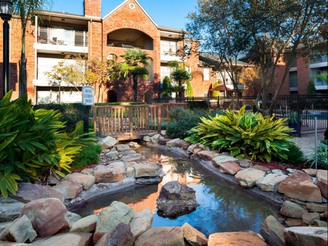 Monarch Medical Center Apartment