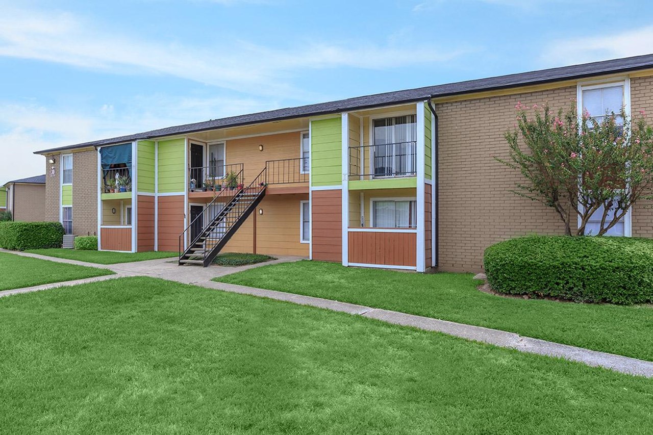 Sedona Pointe - Houston, TX - Photo 1 of 33