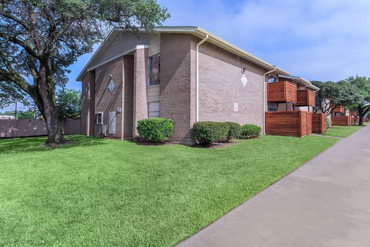 Villas Del Rey - Dallas, TX - Photo 1 of 18