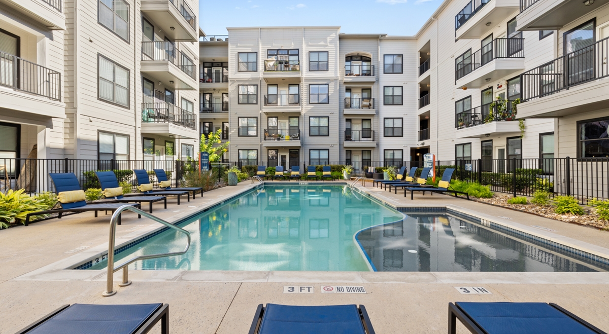 Debut SoCo Apartments Austin 1541+ for 1 & 2 Bed Apts