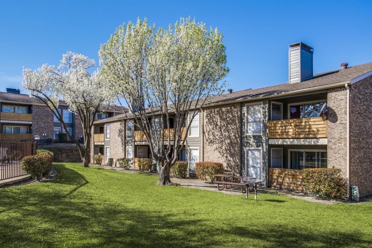 98 Fifty Apartments Dallas 812 For 1 2 Bed Apts