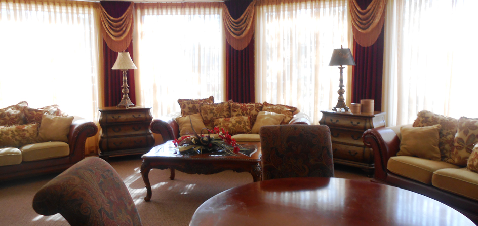 Napoleon Square - Lobby - Photo 4 of 5