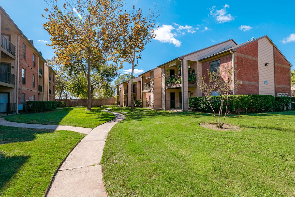 Teakwood At Seabrook - 980 For 1 2 Bed Apts