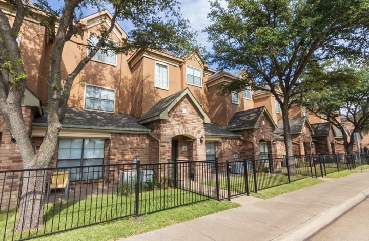 Brownstones - Dallas, TX - Photo 1 of 46