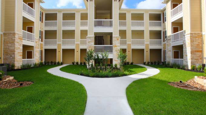 Reserve at Jones Road Apartment