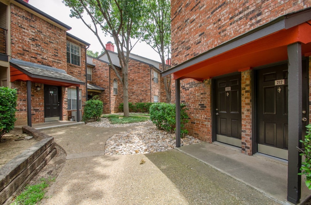 Wray North Dallas Apartments 1100+ for 1 & 2 Bed Apts