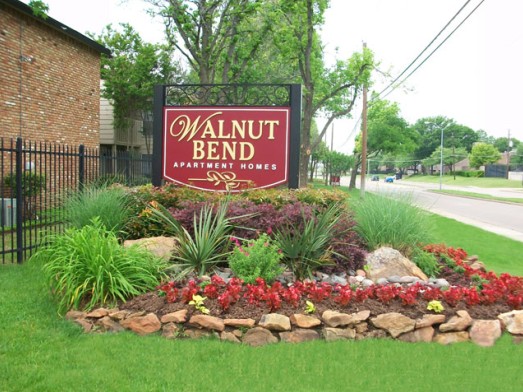 Ninety-Nine44 on Walnut - Entrance - Photo 2 of 19