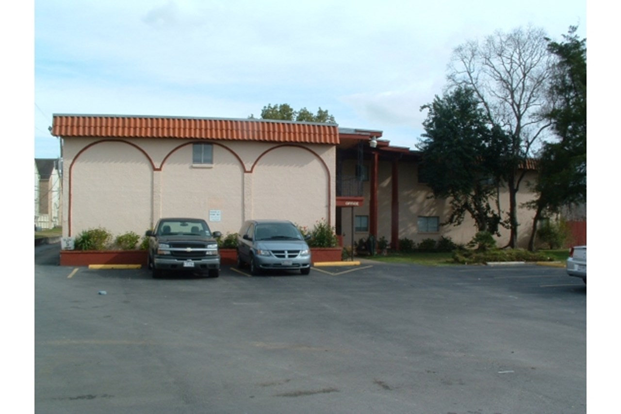 Coral Bay - Exterior - Photo 2 of 2