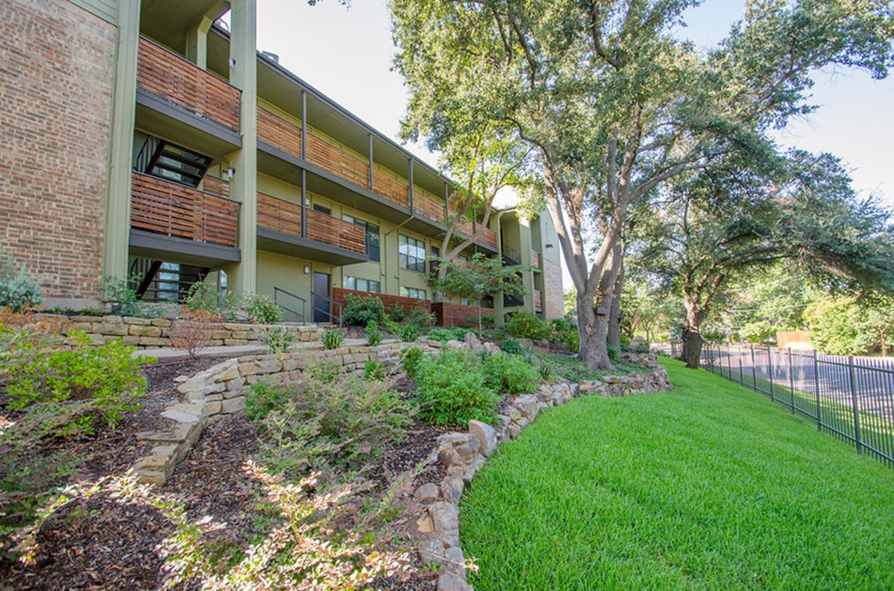 Avondale Parc at Bellmar - Dallas, TX - Photo 1 of 17