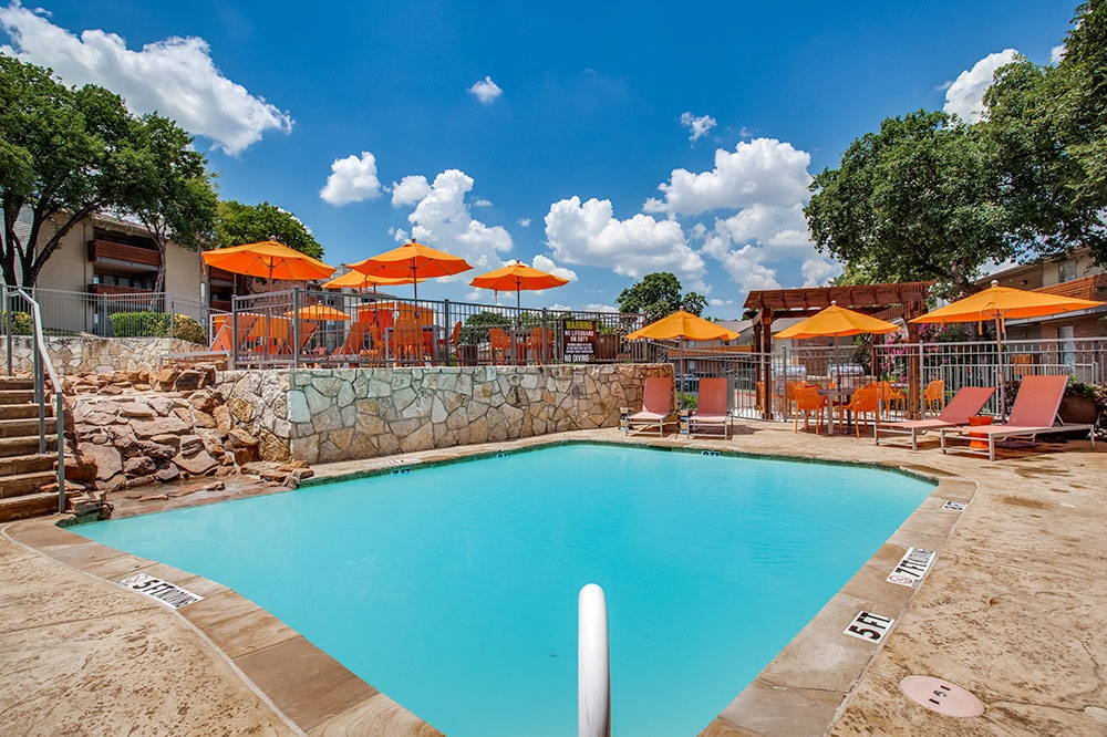 LIV on the Green - Pool - Photo 3 of 19