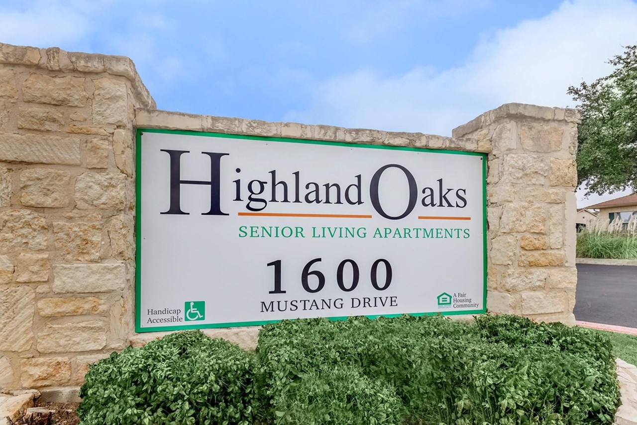 Highland Oaks - Marble Falls, TX - Photo 1 of 18