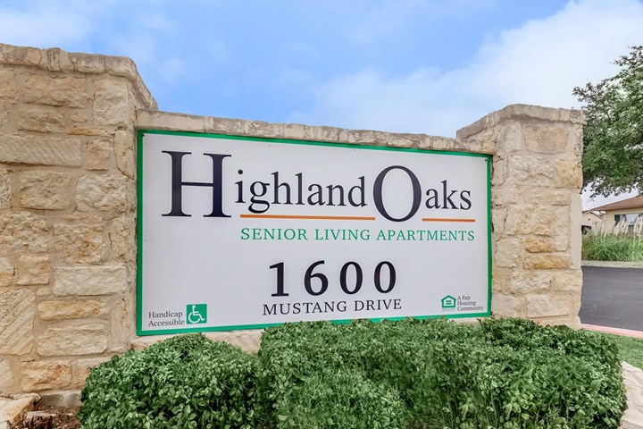 Highland Oaks Apartments