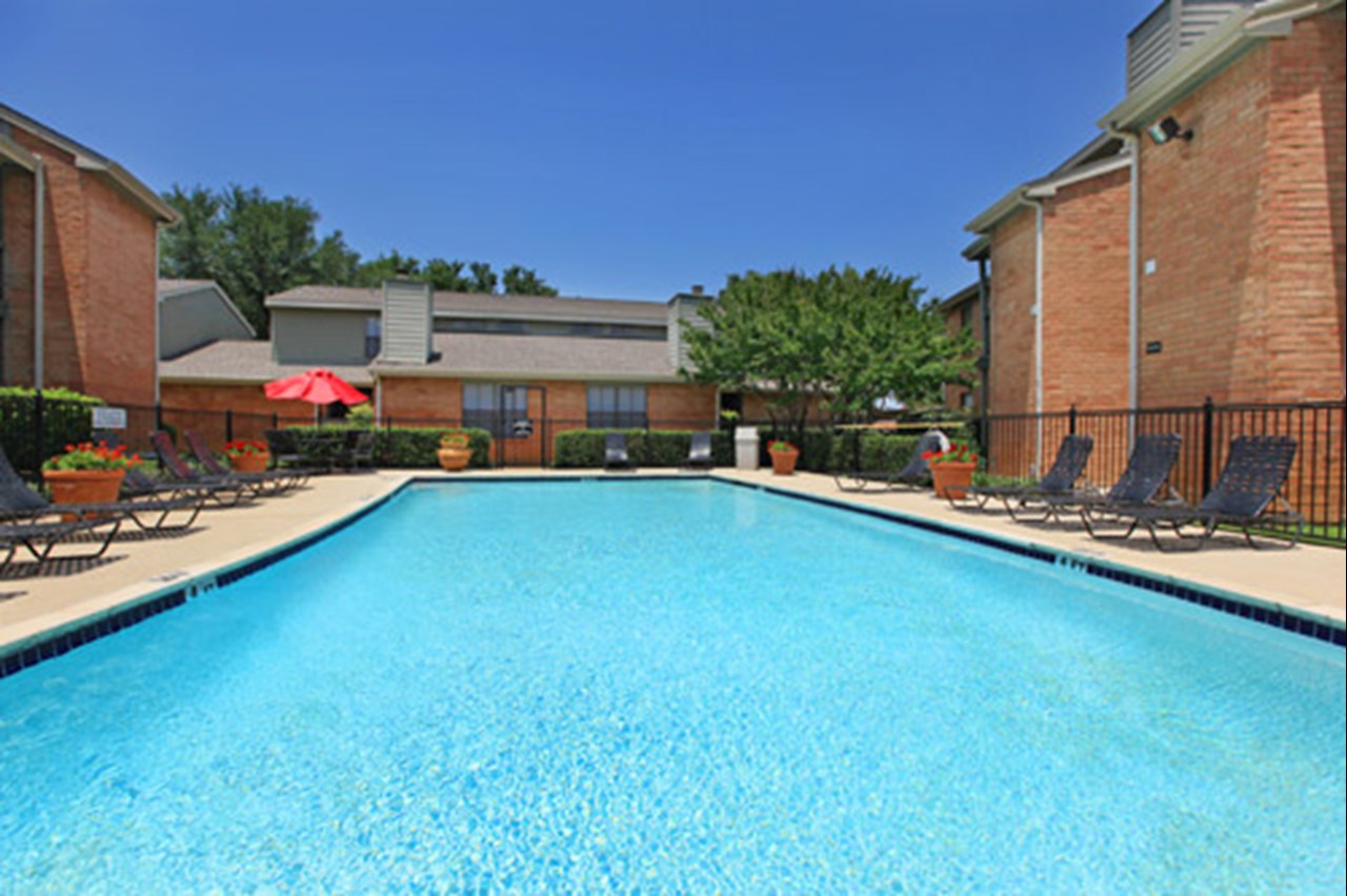 Lofton Place - Pool - Photo 4 of 12