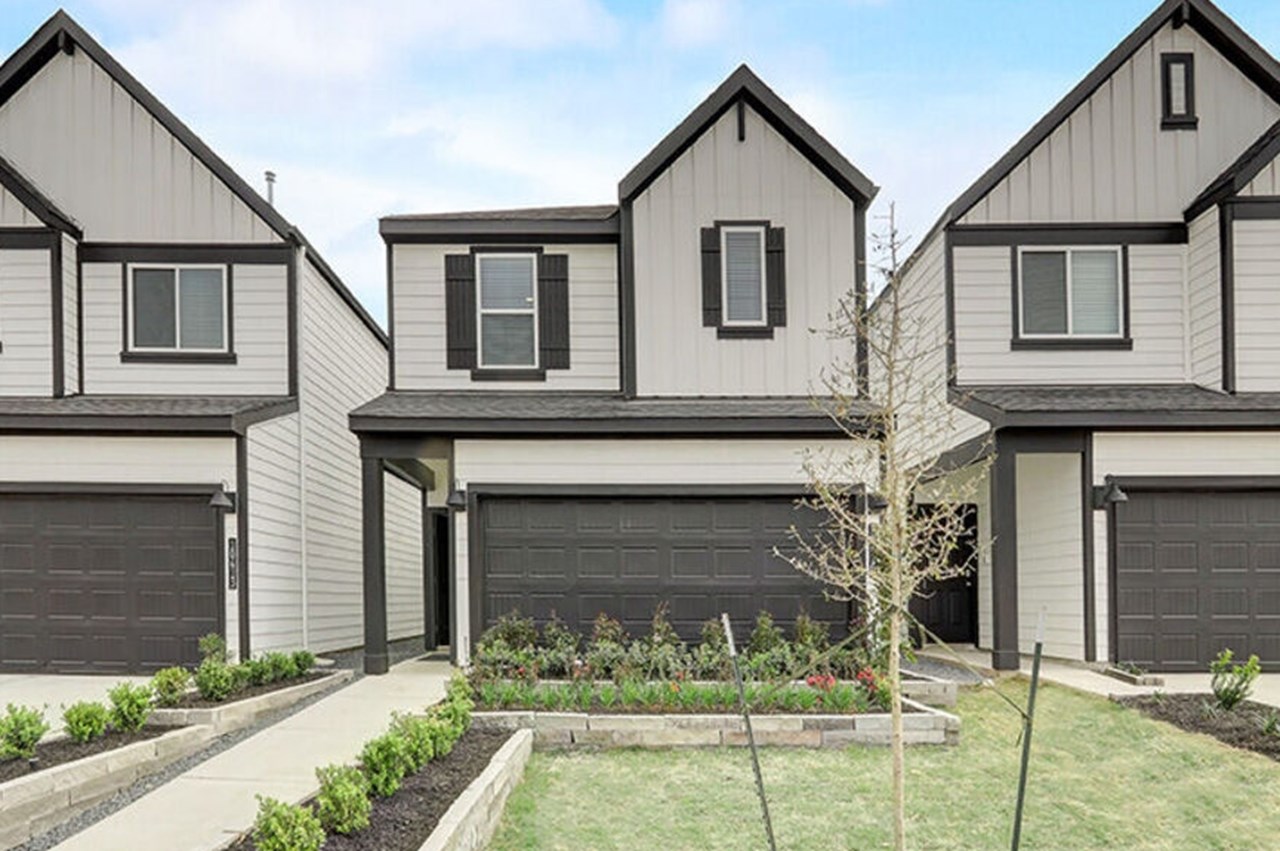 Oaks at Grand West - Exterior - Photo 2 of 30