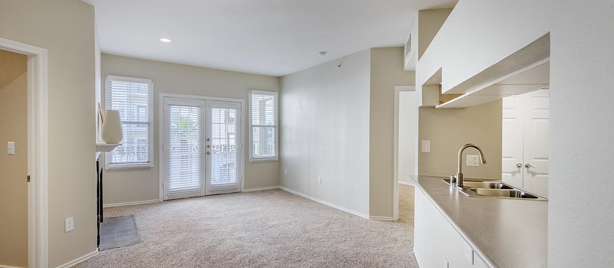 MAA McKinney Avenue III - Living - Photo 4 of 6