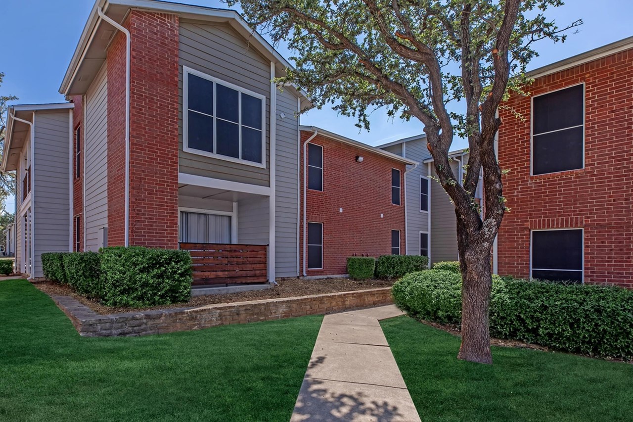 Irving Park - Exterior - Photo 4 of 49