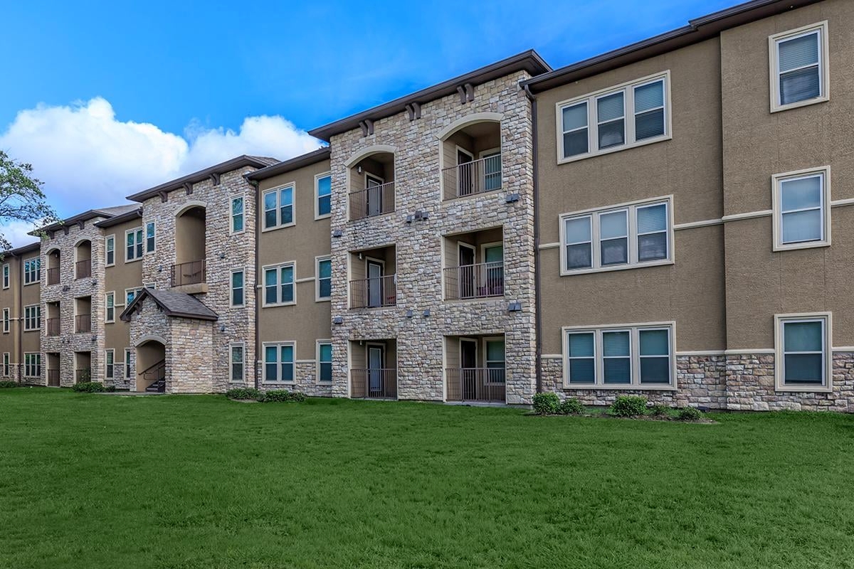 Summit at Hirsch Road Houston - View Floorplans, Photos & More