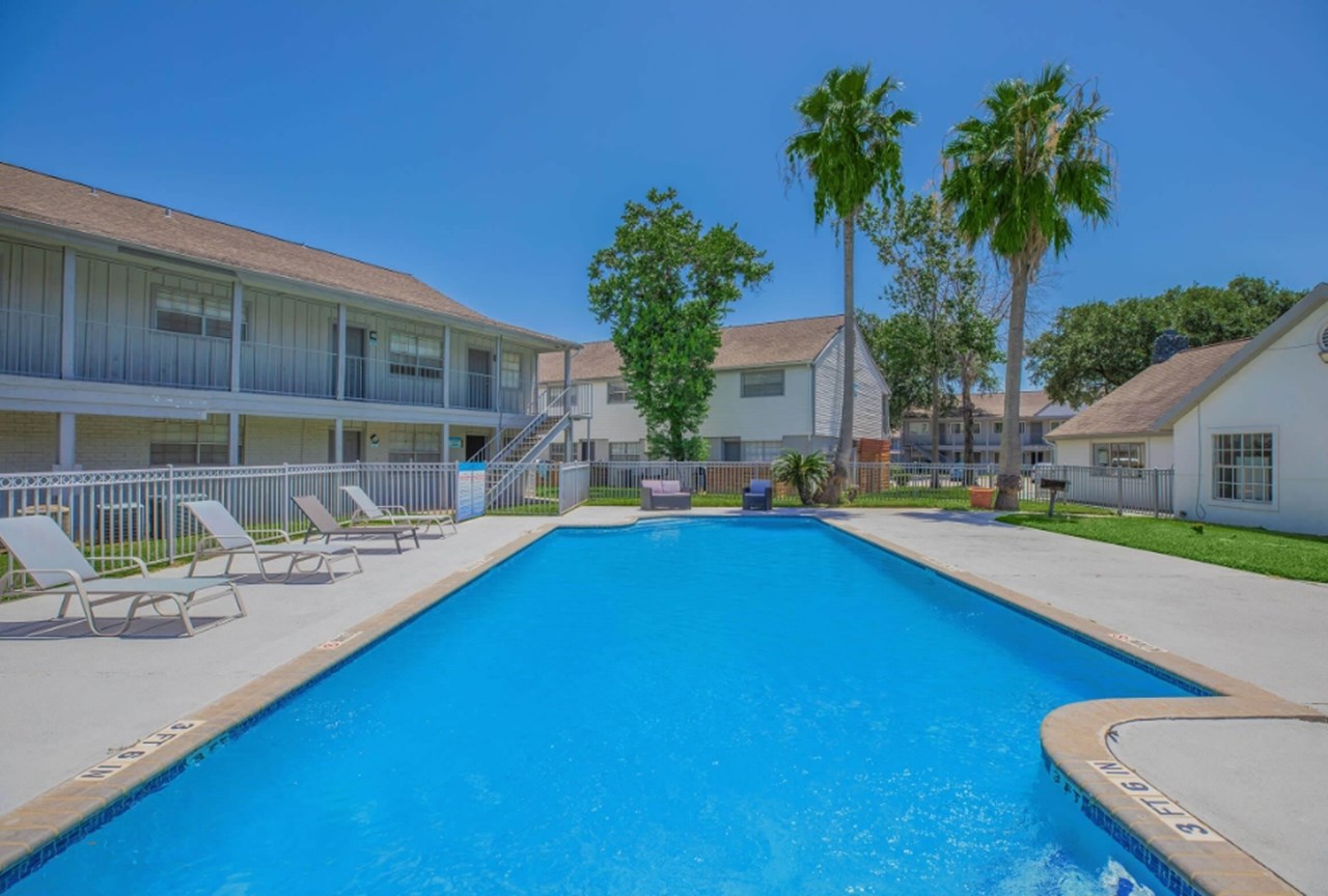 600 Nottingham - Houston, TX - Photo 1 of 39