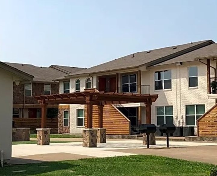 Solarium I Apartments Dallas 1050+ for 1 & 2 Bed Apts