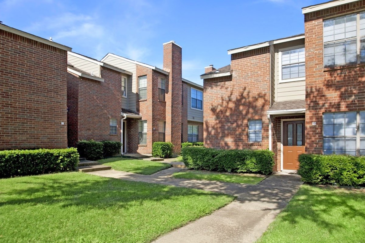 Amberly Village in Garland, TX View Photos, Floorplans & Pricing