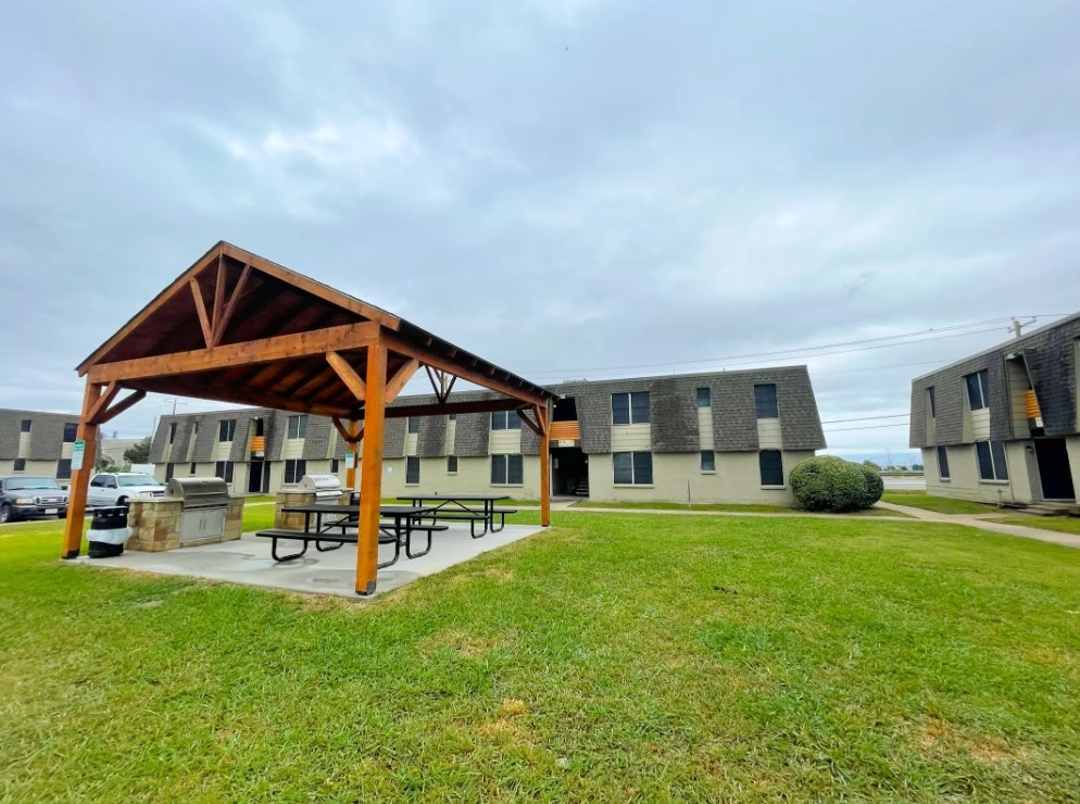 Saginaw Station - BBQ - Photo 5 of 18