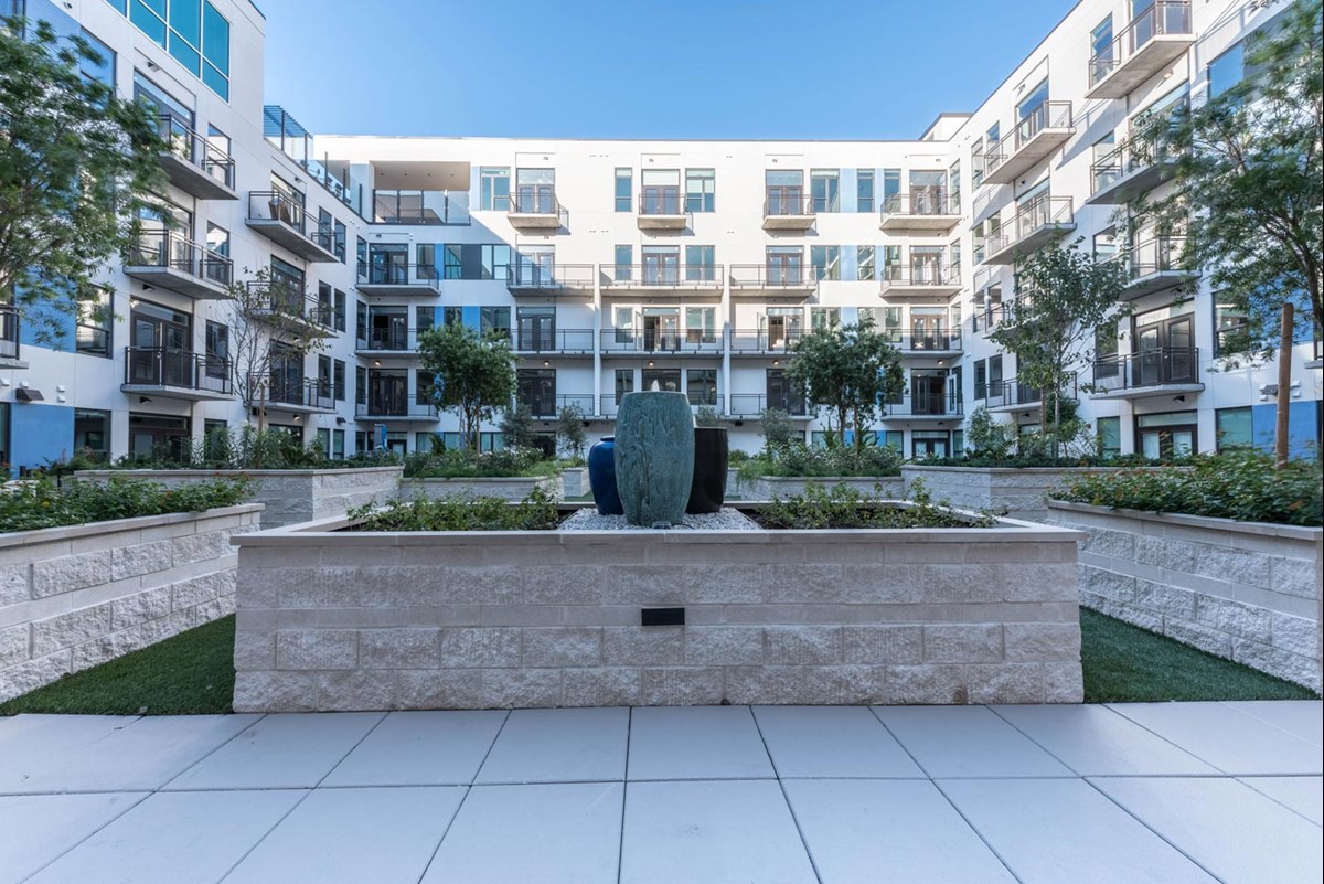 Eighteen25 Apartment