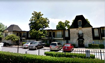Le Chateau Apartments Houston Texas