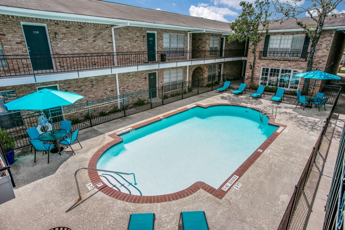 Bellaire Oaks - Pool - Photo 3 of 26