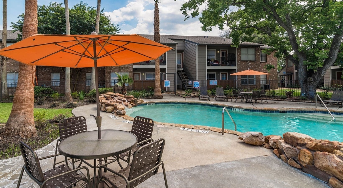 Domain at Ellington Houston 900+ for 1 & 2 Bed Apts