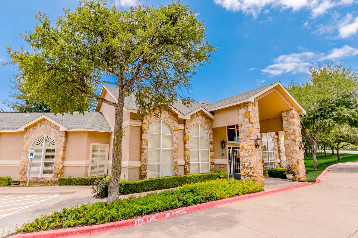 Oakmont of Bear Creek Euless 1440+ for 1 & 2 Bed Apts