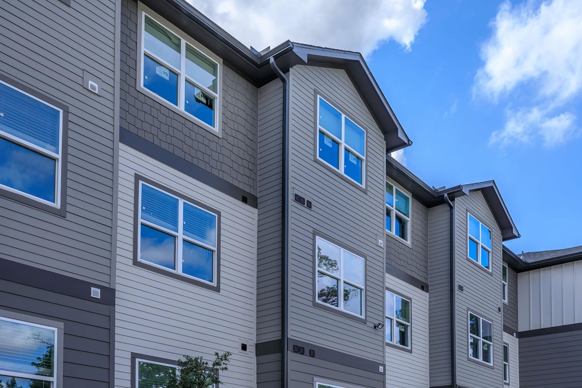Avenue M - Exterior - Photo 6 of 24