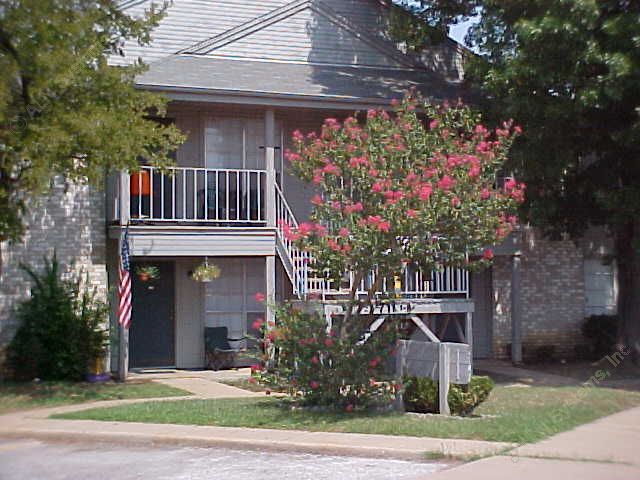 Sam Maverick - Exterior - Photo 2 of 11