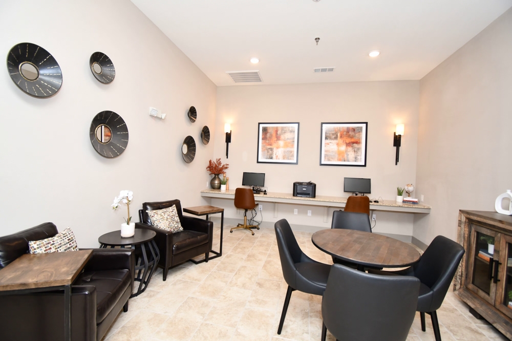 Crest - Business Center - Photo 7 of 22