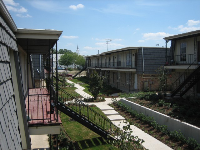 University Villas - Exterior 4 - Photo 4 of 13